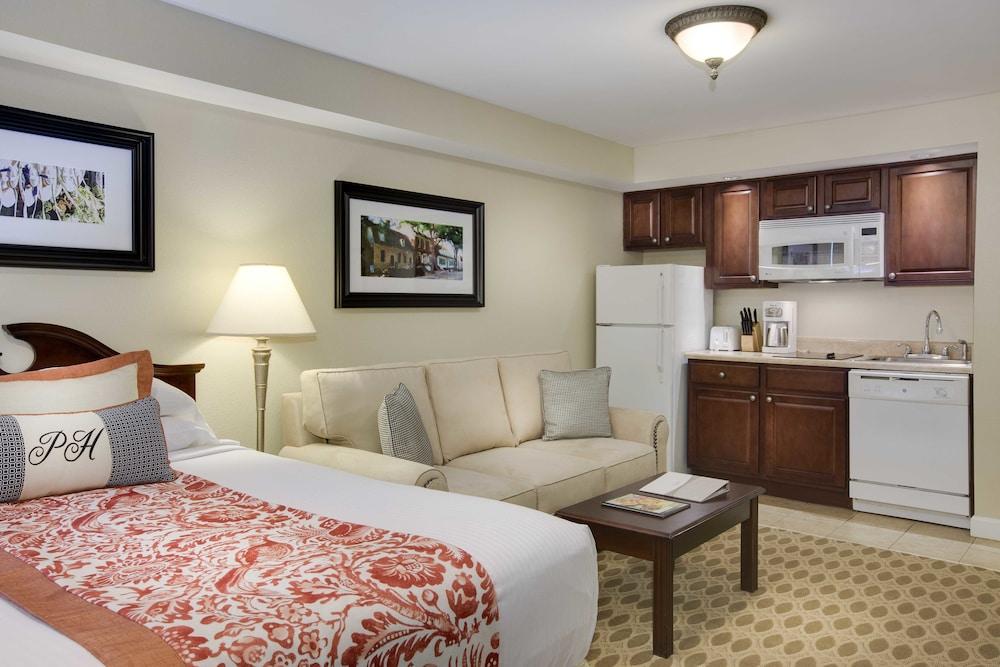 Bluegreen Vacations Patrick Henry Square, an Ascend Collection Resort