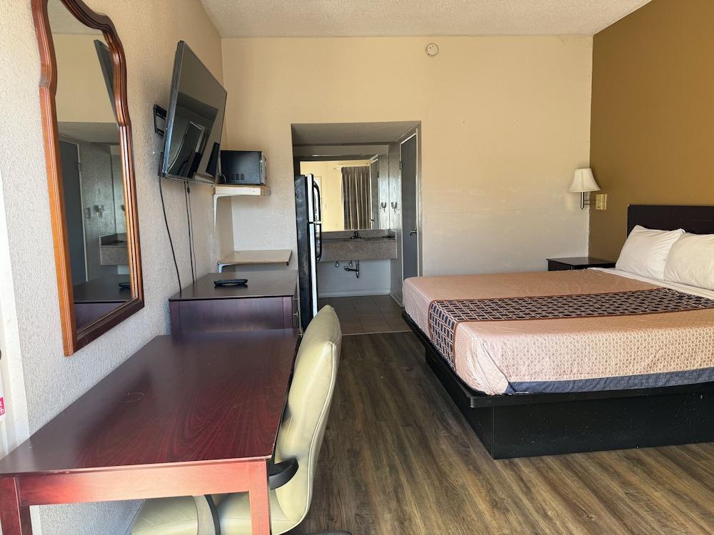 Budgetel Inn & Suites