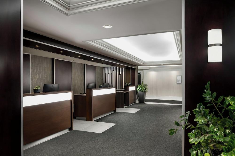 Sheraton Montreal Airport Hotel