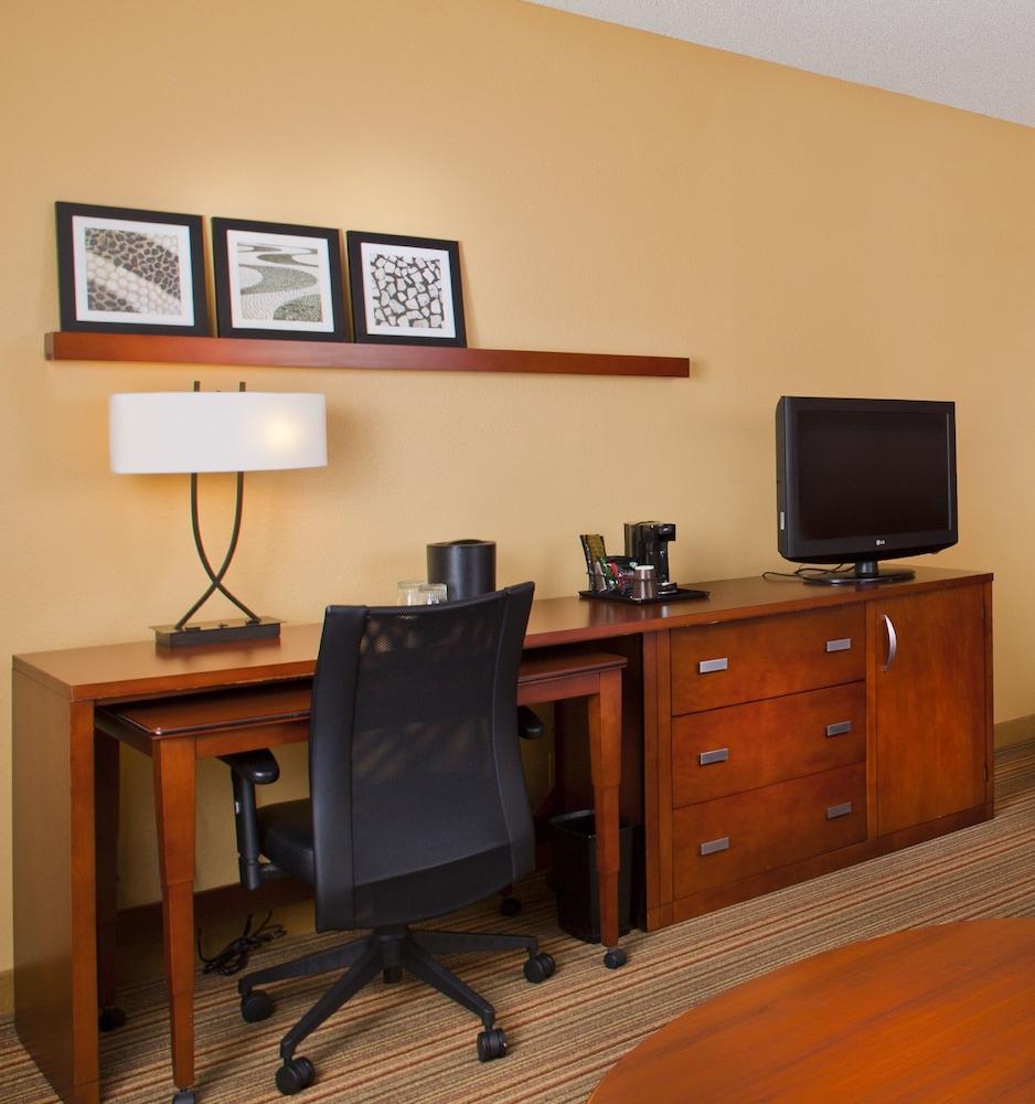 Courtyard by Marriott Orlando Airport