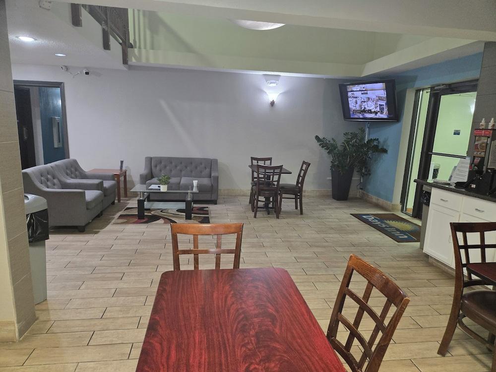 Days Inn by Wyndham Portage/Cascade Mountain area