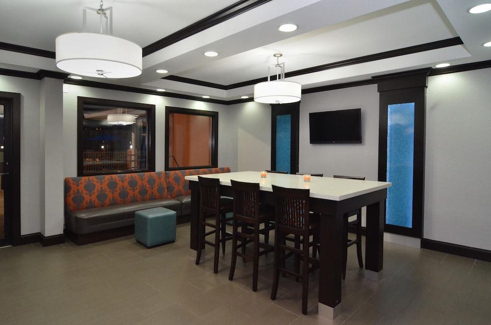 Rodeway Inn & Suites Downtown North