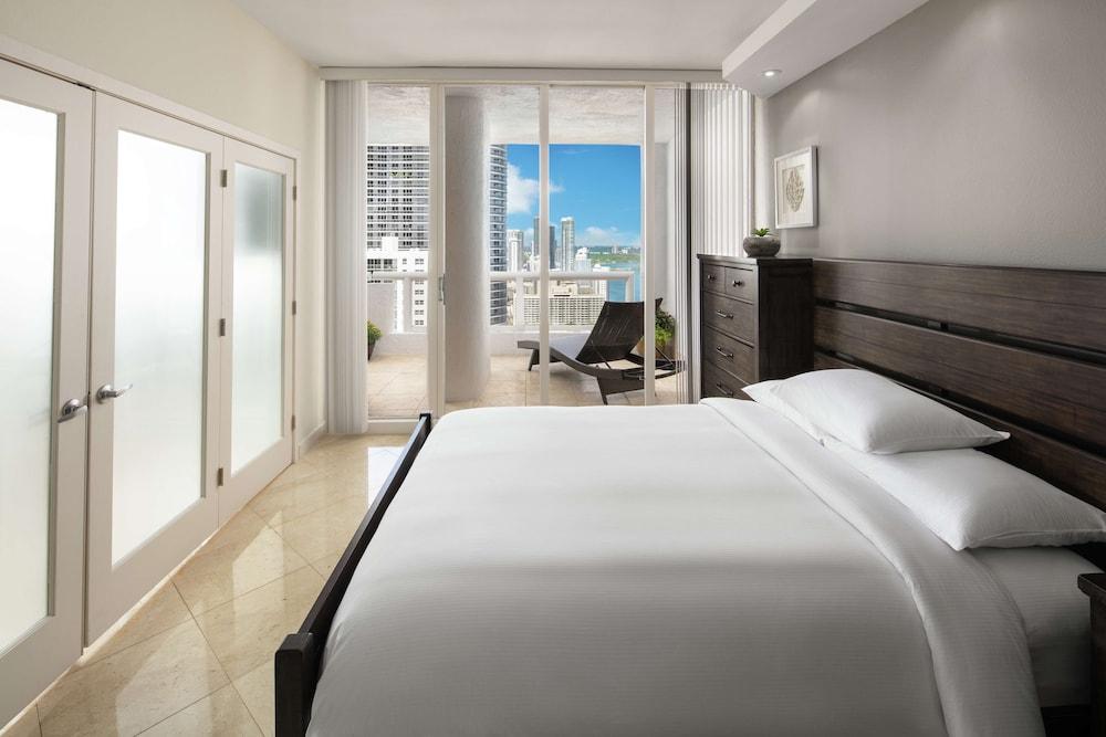 DoubleTree by Hilton Grand Hotel Biscayne Bay