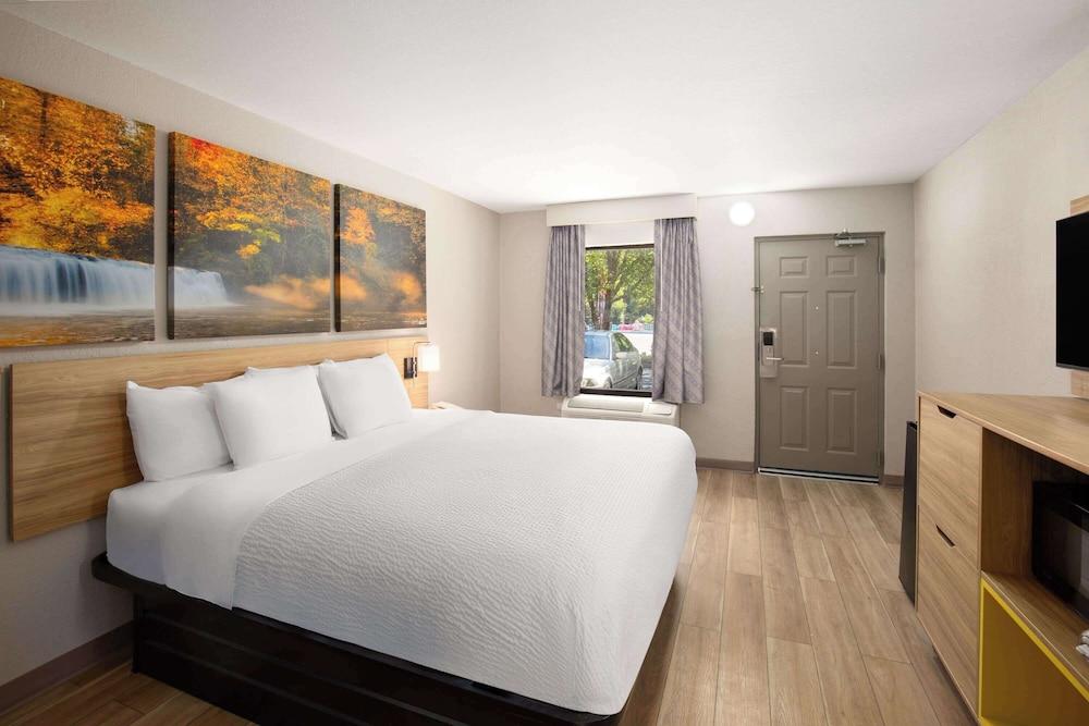 Days Inn by Wyndham Helen