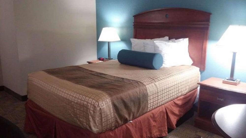 Days Inn by Wyndham Englewood Dayton Airport