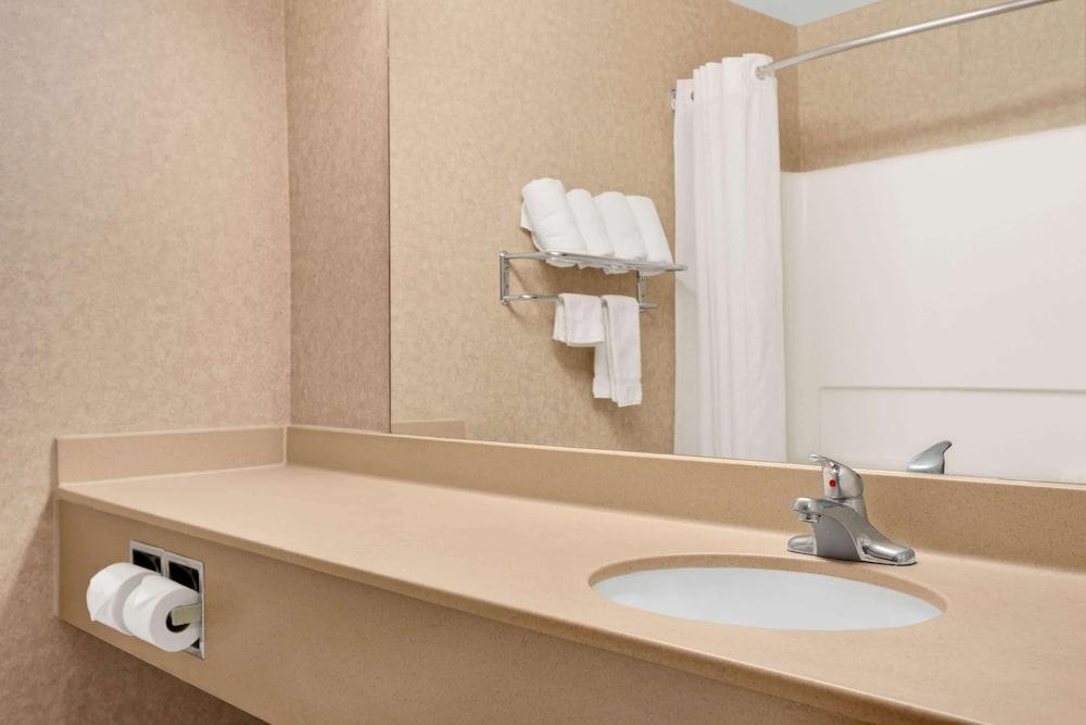 Baymont by Wyndham Golden/Red Rocks