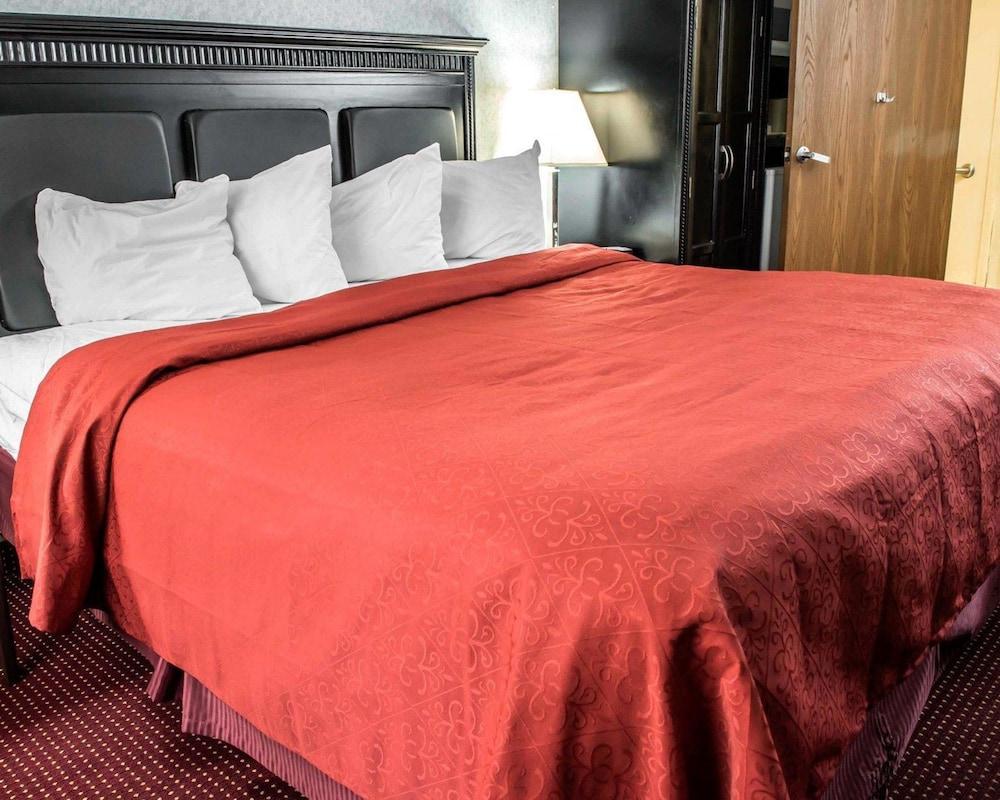 Quality Inn & Suites Gibsonia - Pittsburgh North