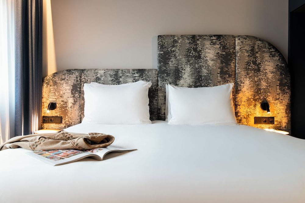 TRIBE Den Haag Centraal