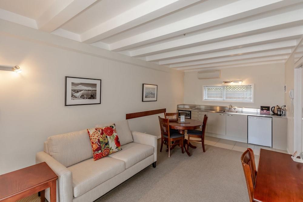 The Parnell Hotel & Conference Centre