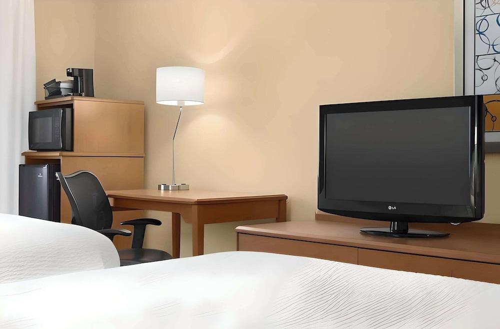 Dubuque Inn & Suites