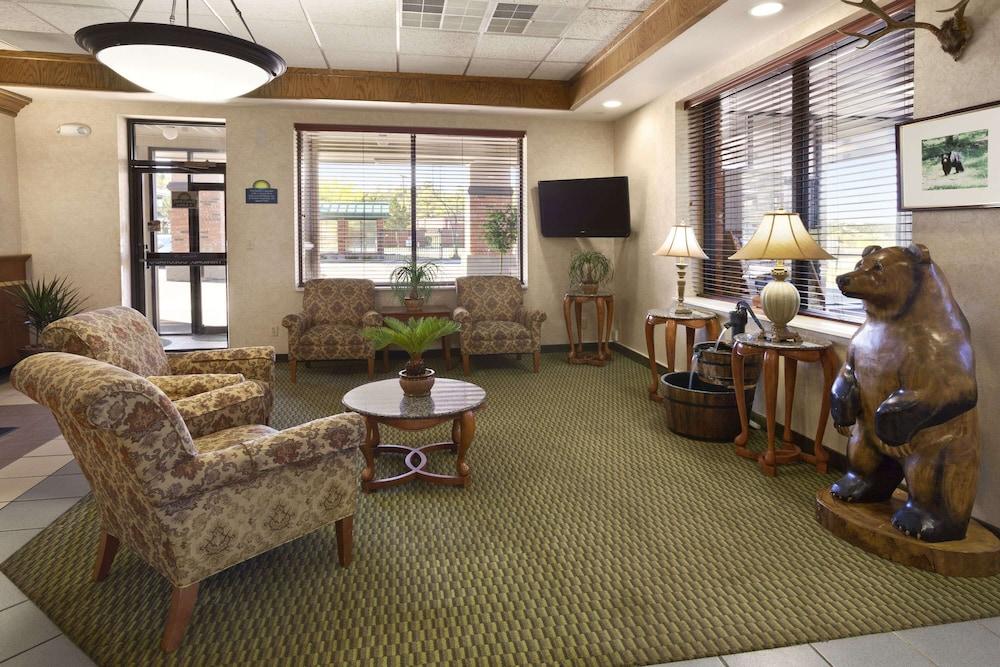 Days Inn & Suites by Wyndham Trinidad