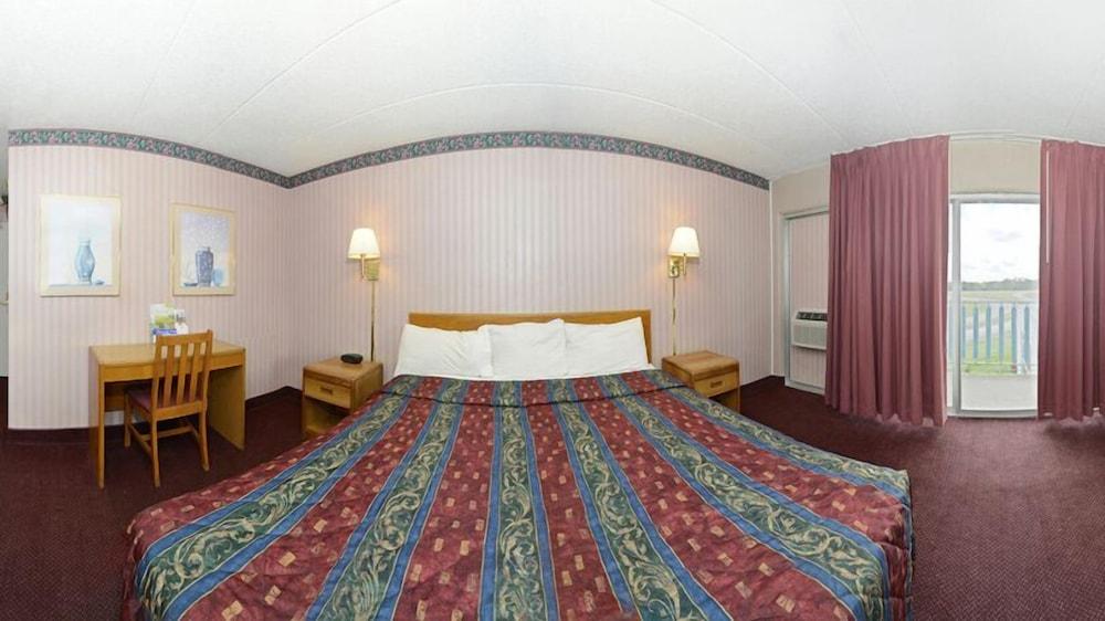 Howard Johnson by Wyndham Benton Harbor/St. Joseph