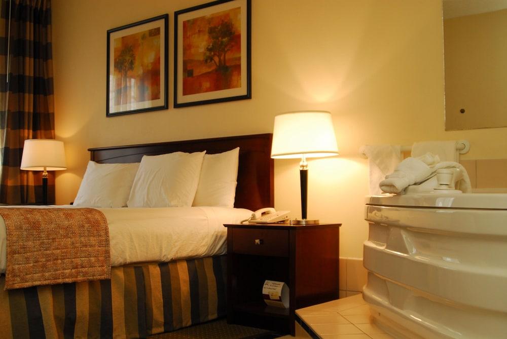 Ramada by Wyndham Bettendorf