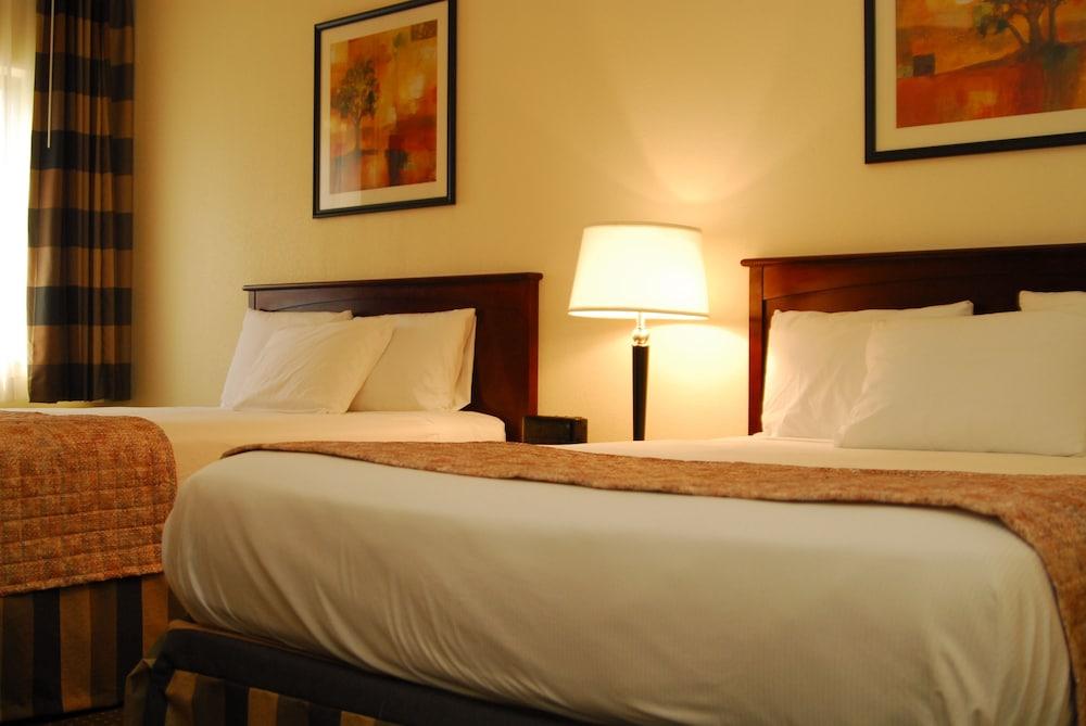 Ramada by Wyndham Bettendorf