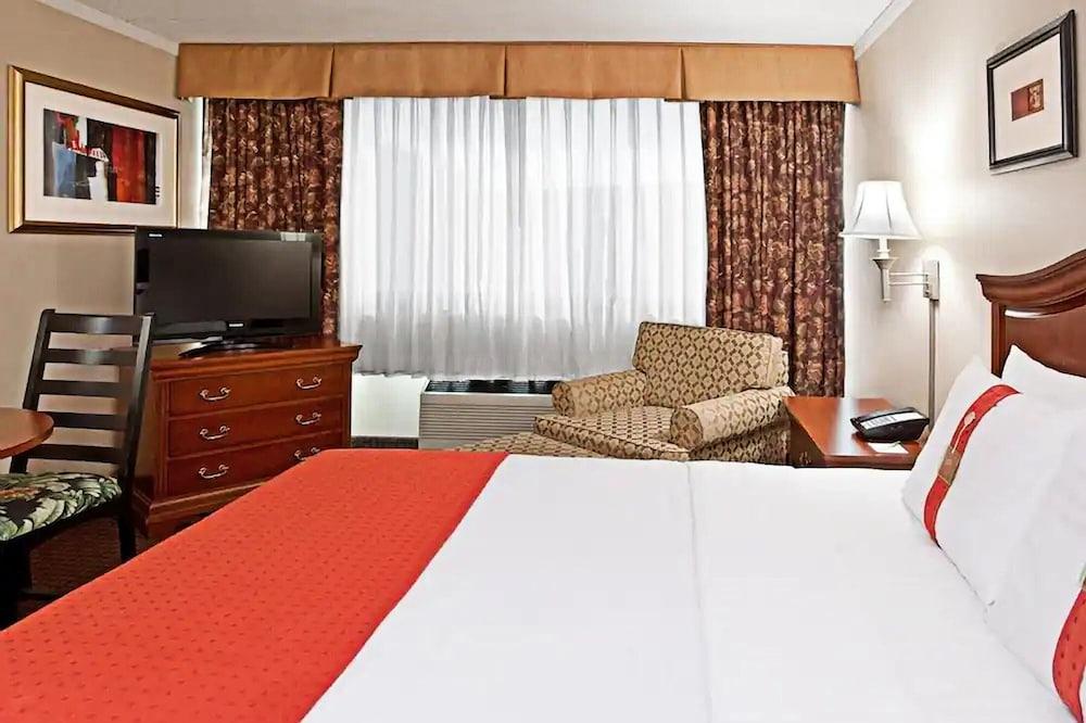 Days Inn by Wyndham Warren