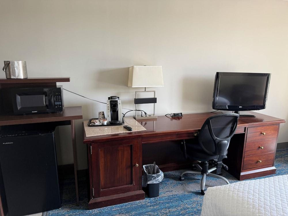 Ramada by Wyndham Cleveland Independence