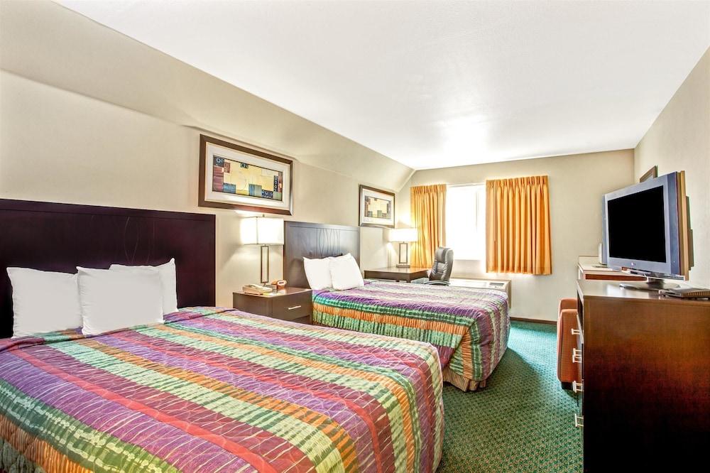 Days Inn by Wyndham Seattle Aurora