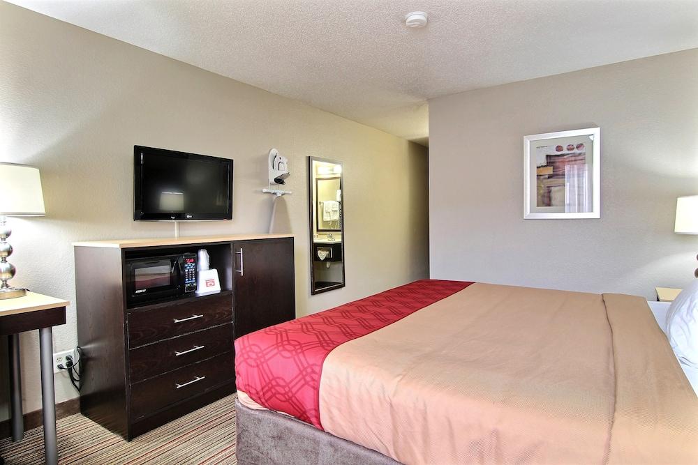 Econo Lodge Grand Forks near University