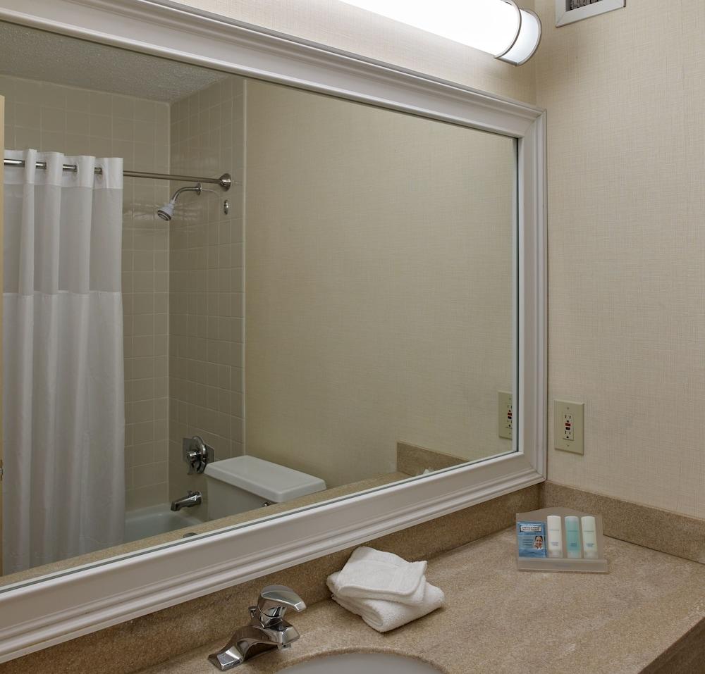 Clarion Hotel Portland Airport ME