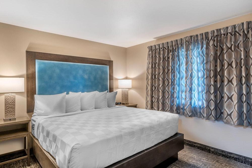 Lincoln Sands Oceanfront Resort, an Ascend Collection Hotel