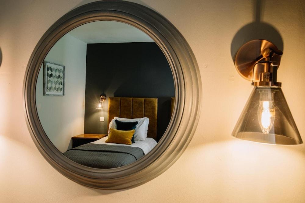 The Crooklands, BW Signature Collection