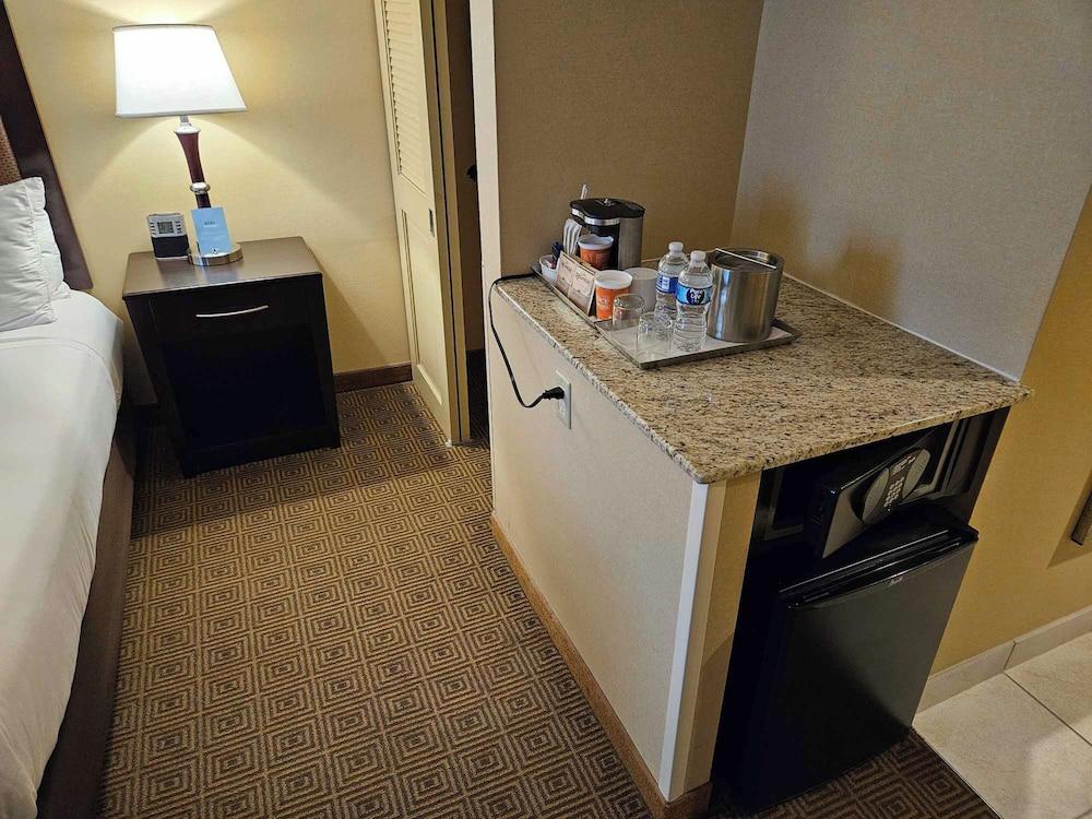 Radisson Hotel Freehold