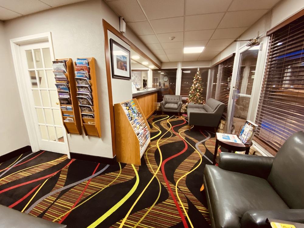 Super 8 by Wyndham Lawrence KU