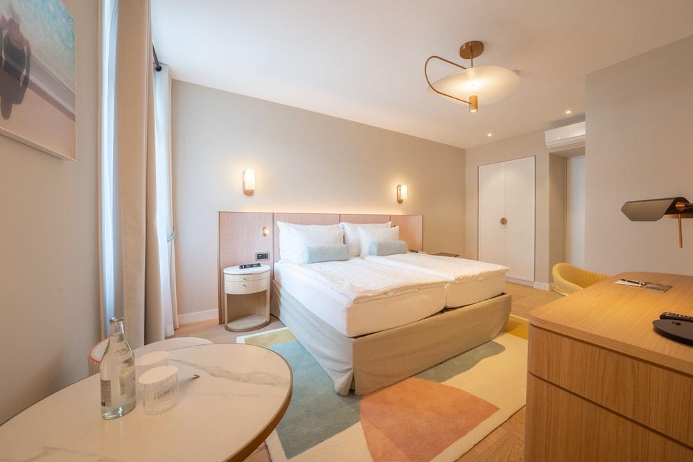 Art Deco Hotel Montana