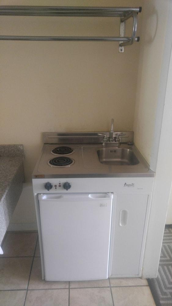 Americourt Extended Stays