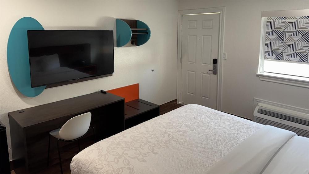 Motel 6 Galveston, TX - Beach/Seawall