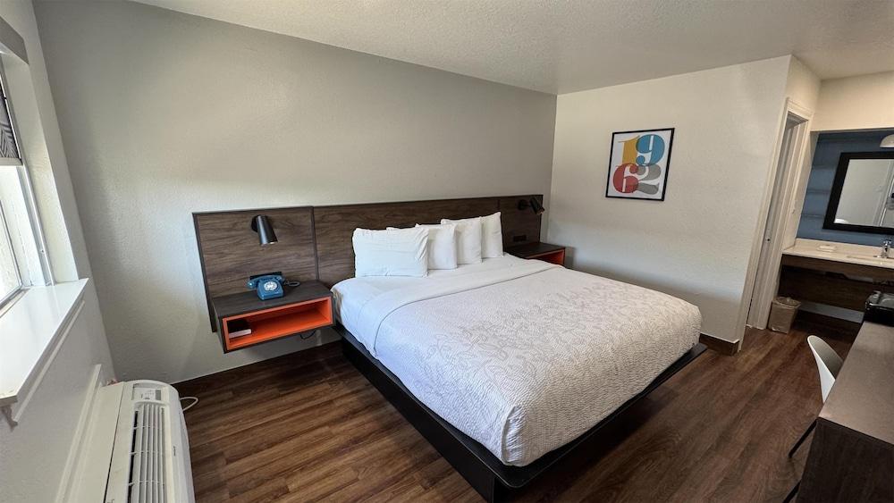 Motel 6 Galveston, TX - Beach/Seawall