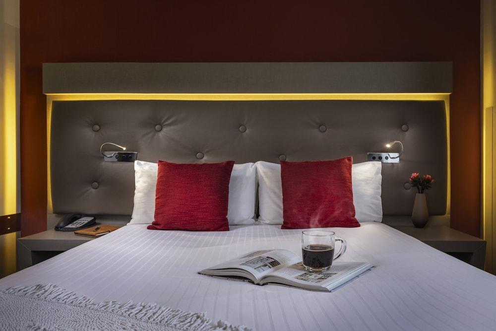 Everness Hotel & Resort