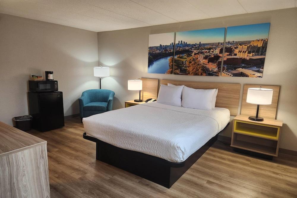 Days Hotel by Wyndham University Ave SE