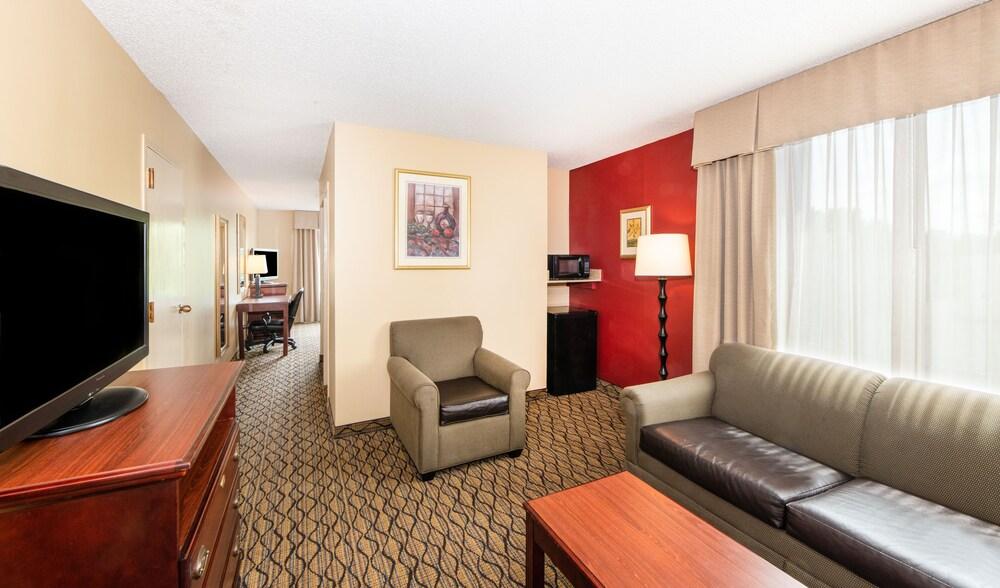 Aviator Hotel & Suites, BW Signature Collection