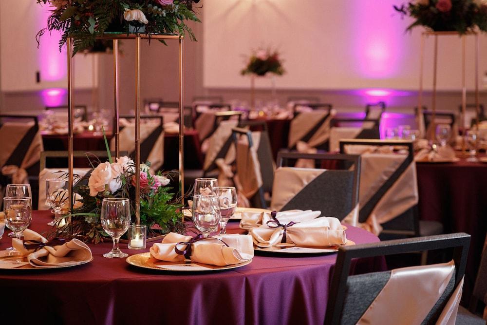 Four Points by Sheraton Milwaukee North Shore