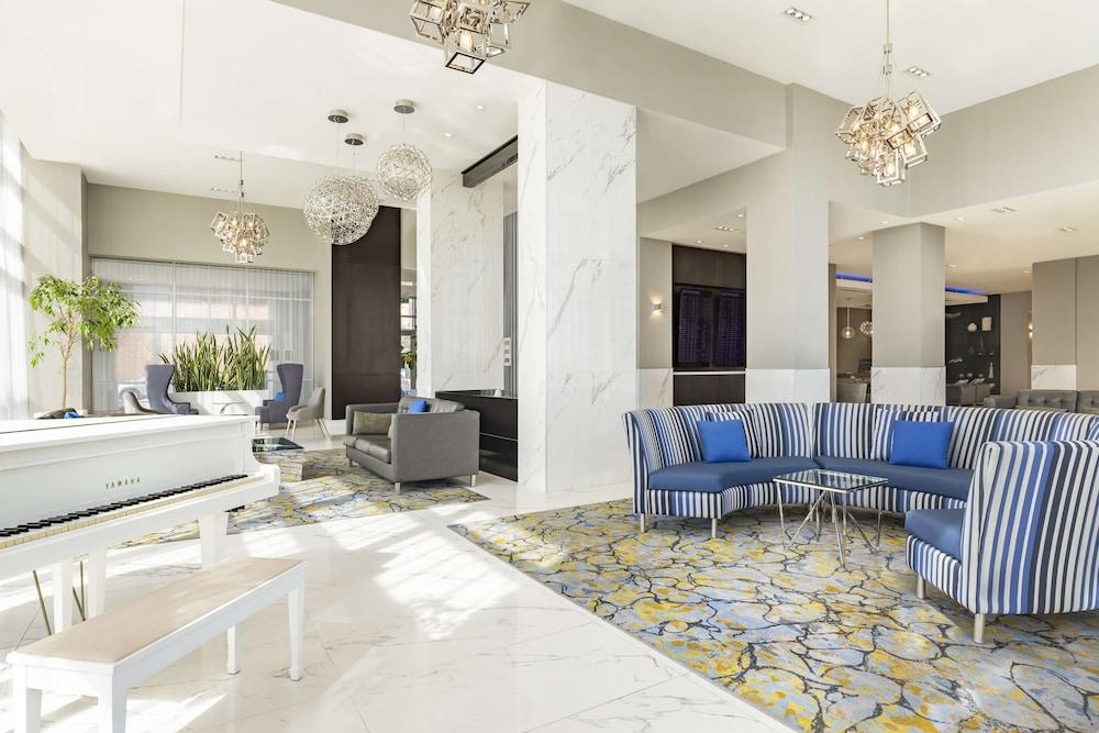 Embassy Suites by Hilton Toronto Airport