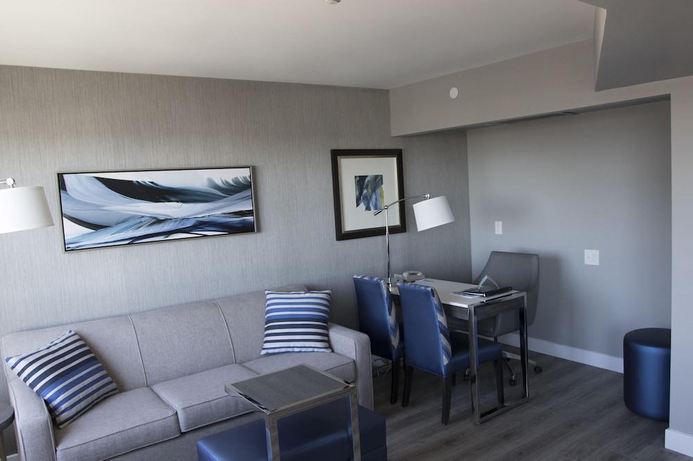 Embassy Suites by Hilton Toronto Airport