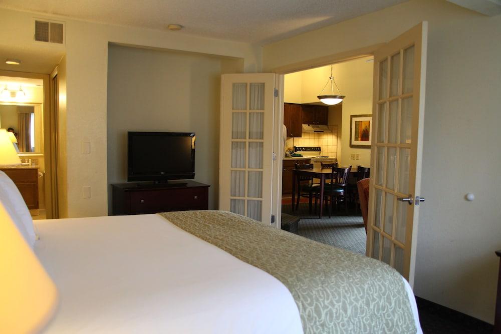 New Haven Village Suites