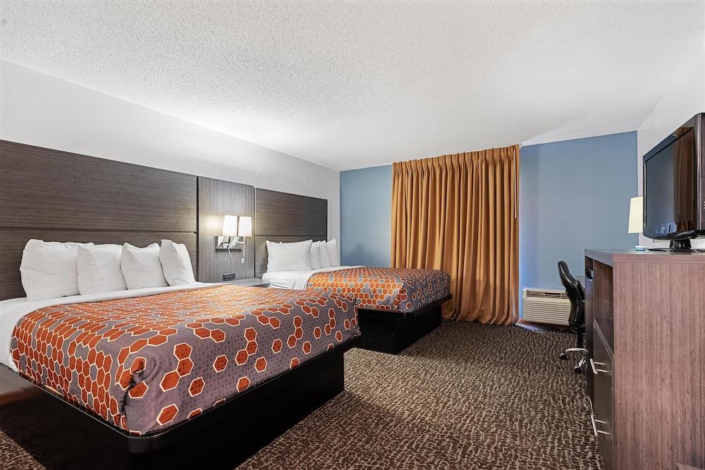 Chicago Club Inn & Suites