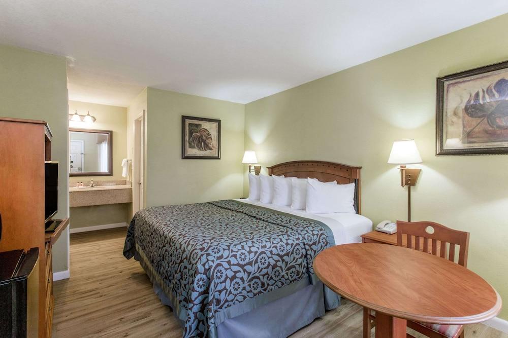 Days Inn by Wyndham Ormond Beach