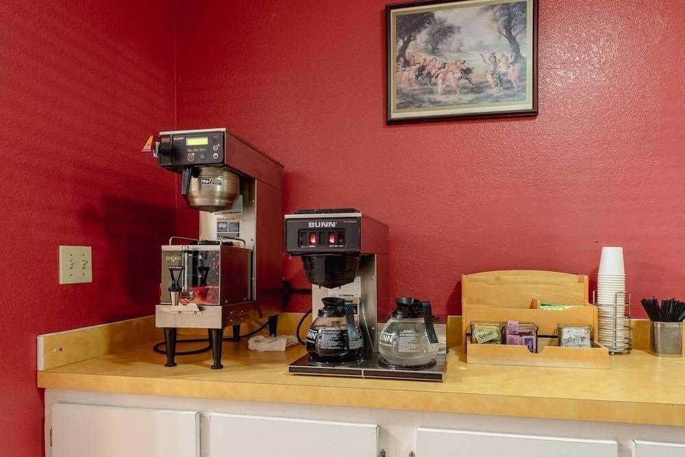 Econo Lodge Cortez near Mesa Verde