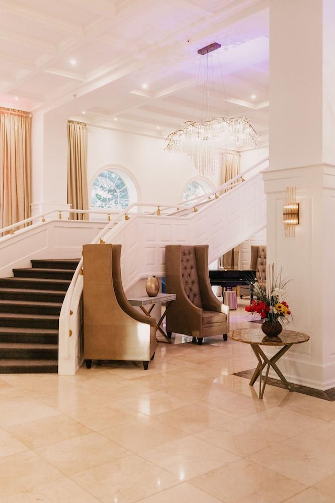 The Alexander Beach Residences