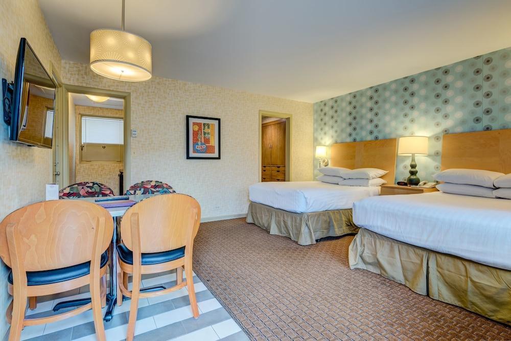 Carleton of Oak Park