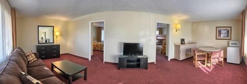 Relax Inn And Suites