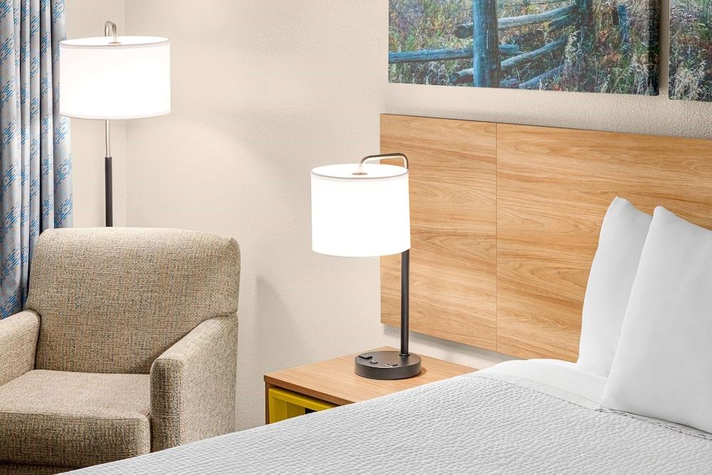 Days Inn by Wyndham Paris