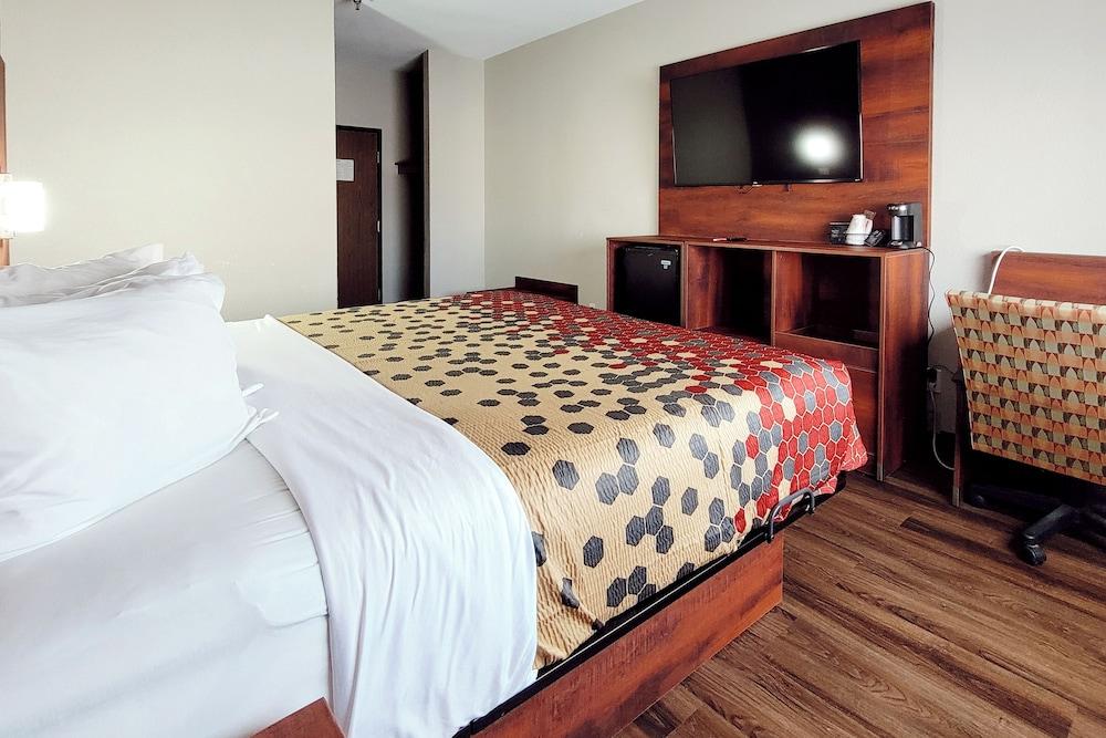 Econo Lodge Fargo - West Acres