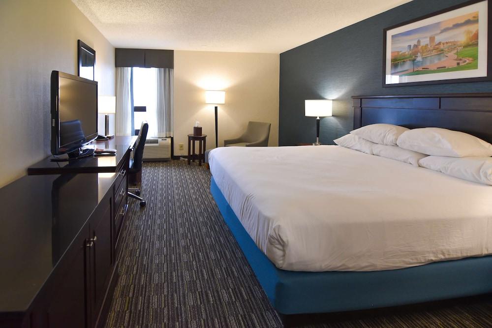 Best Western Plus Indianapolis North at Pyramids