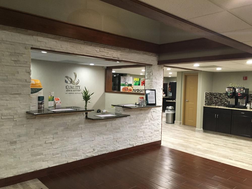 Quality Inn & Suites Winfield