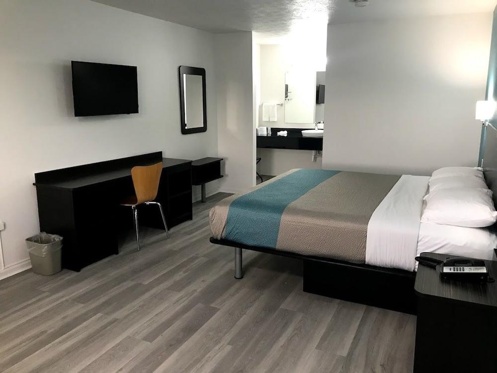 Motel 6 Metropolis, IL