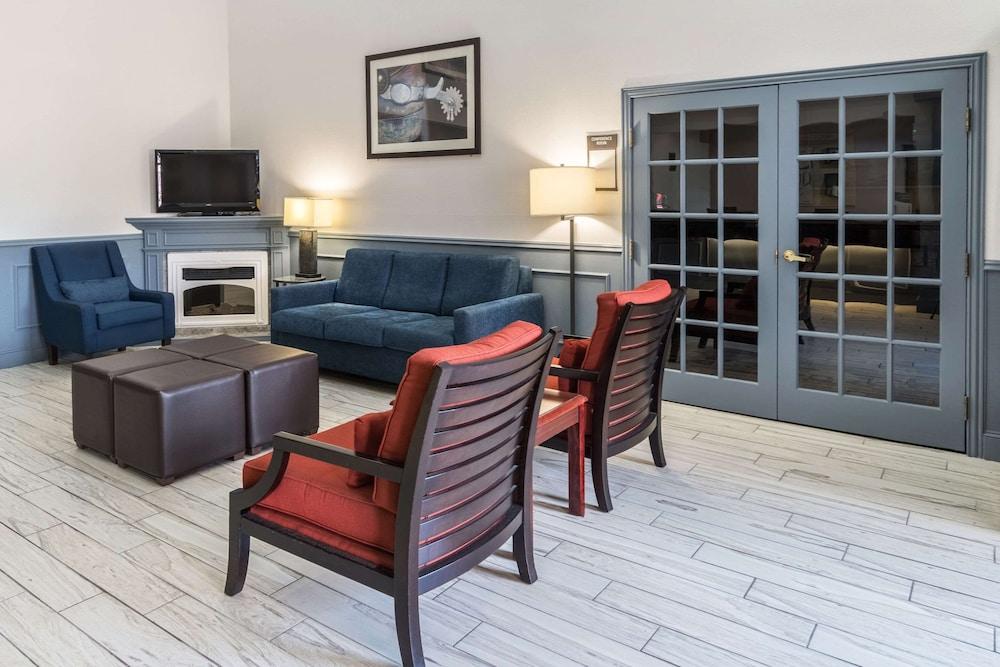 Quality Suites Burleson - Ft. Worth